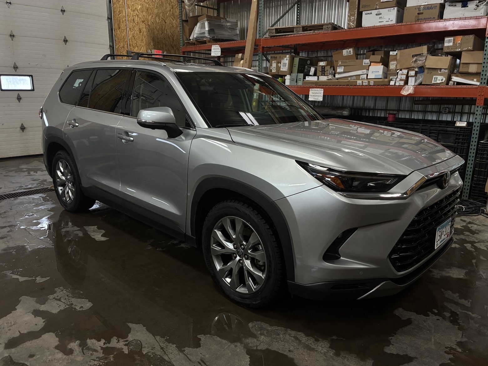 Detailed silver Toyota Grand Highlander